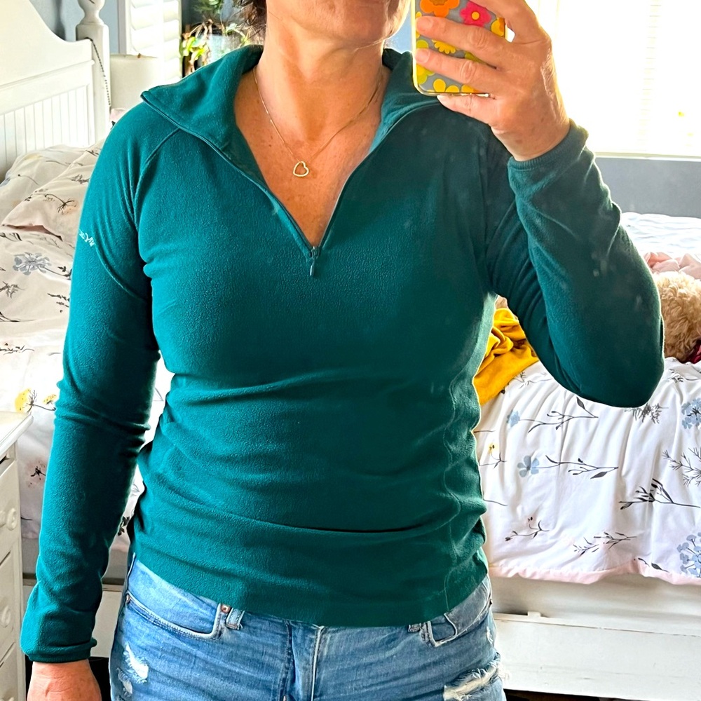 Columbia quarter zip, teal blue fuzzy pullover. Size small. Great condition.